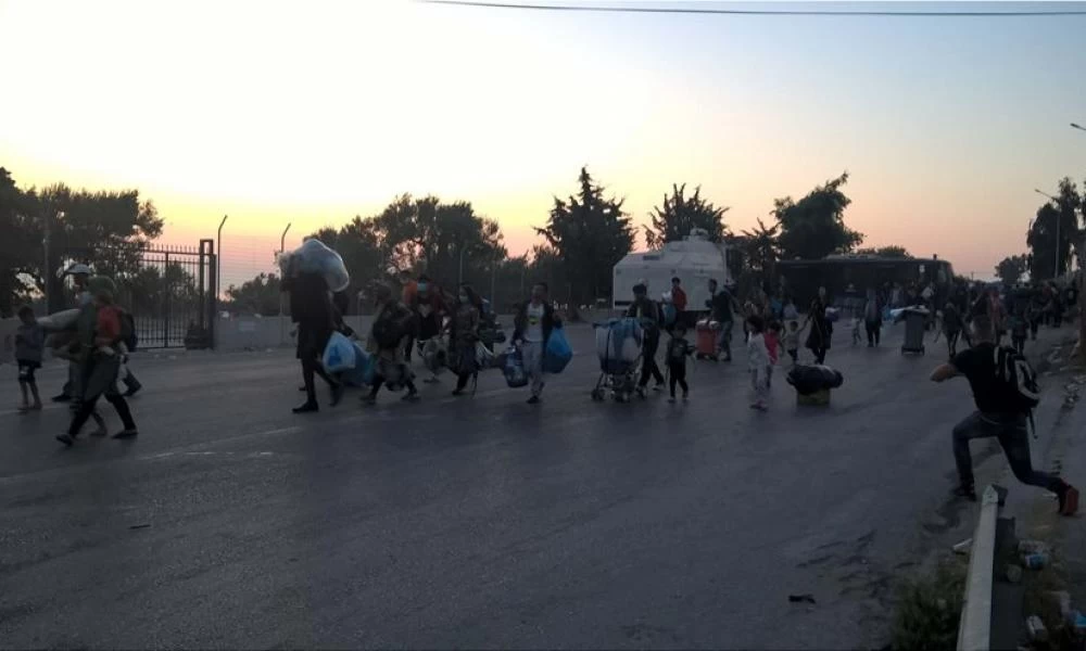 Λέσβος: Περισσότεροι από 5.000 μετανάστες βρίσκονται πλέον στη νέα προσωρινή δομή φιλοξενίας Καρά Τεπέ (βίντεο)